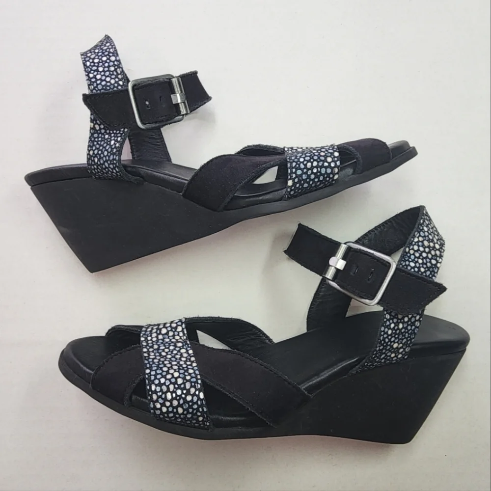Arche Stylish‎ Black and White Wedge Sandals